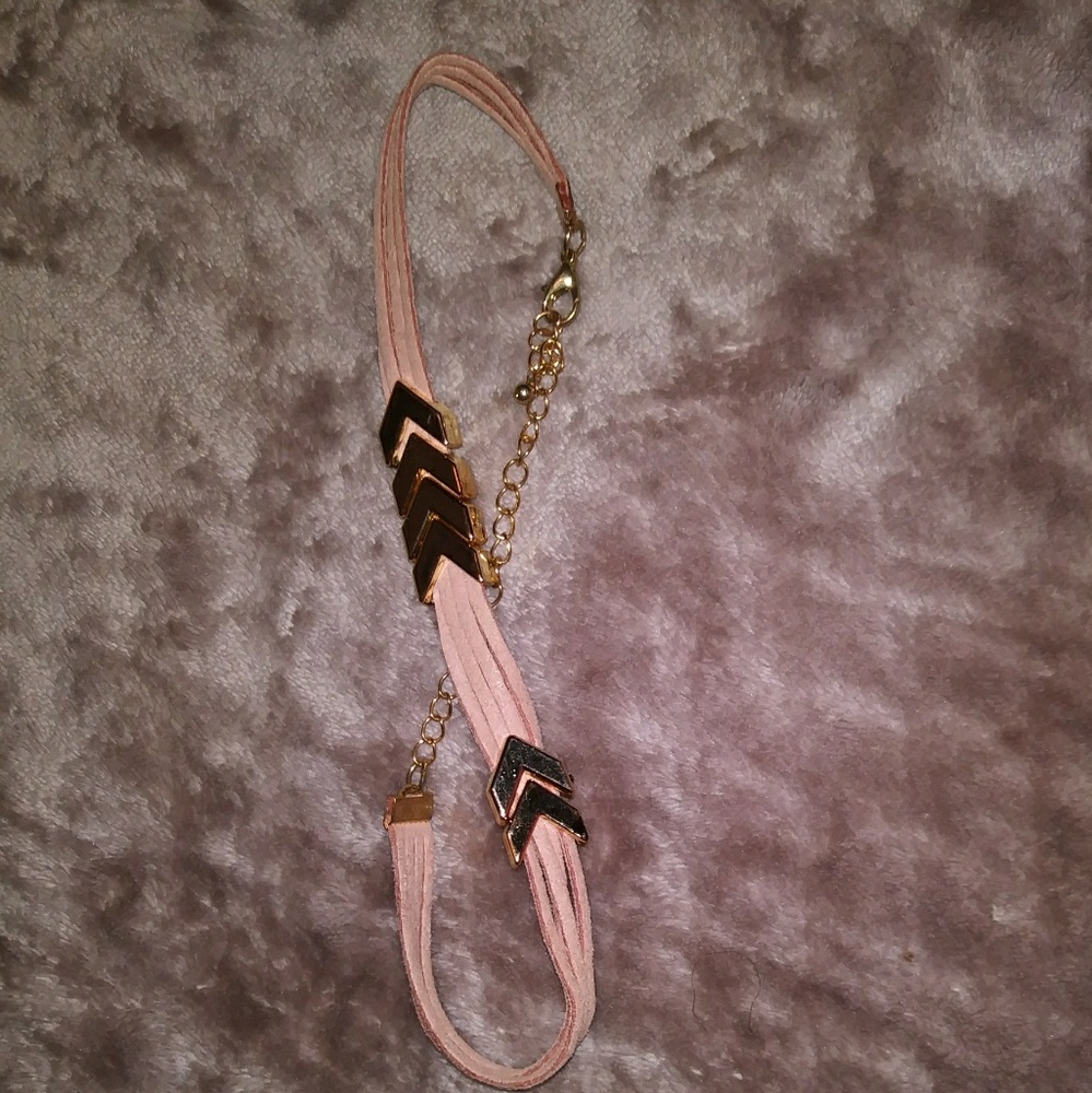 Arrow Choker